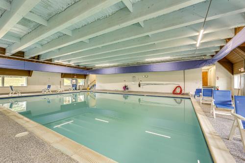 Walk to Alpine Lake Terra Alta Cabin with Deck in Terra Alta