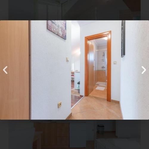 Studio with Balcony image 2