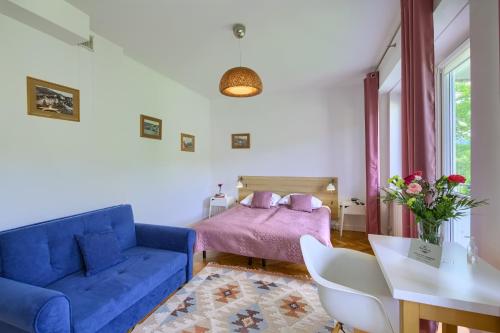 2 double beds, 1 twin bed
