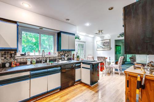 Spacious Old Bridge Home about 10 Mi to Jersey Shore! in East Brunswick, USA