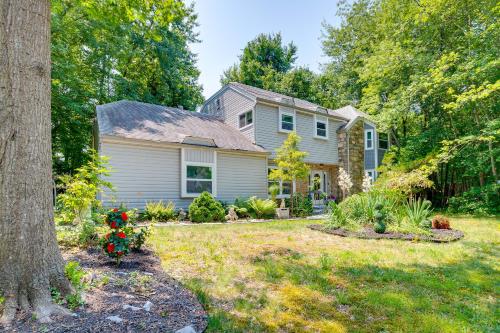 Spacious Old Bridge Home about 10 Mi to Jersey Shore! in East Brunswick, USA