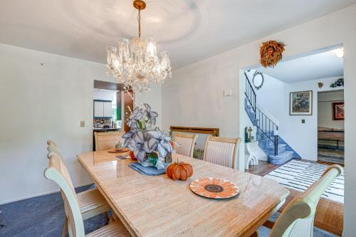 Spacious Old Bridge Home about 10 Mi to Jersey Shore! in East Brunswick, USA