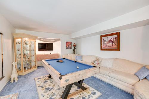Spacious Old Bridge Home about 10 Mi to Jersey Shore! in East Brunswick, USA