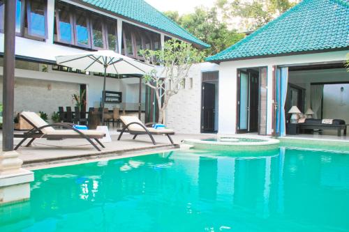 Three-Bedroom Villa with Private Pool image 1