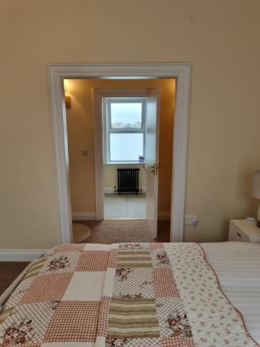 Derry Wall's Suite
