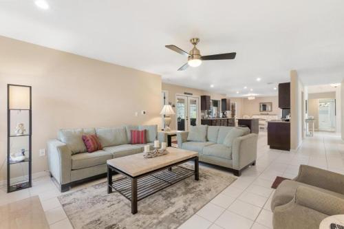 Surfside Beach House - Canal Front Home with Private Pool & Boat Dock in Apollo Beach, USA
