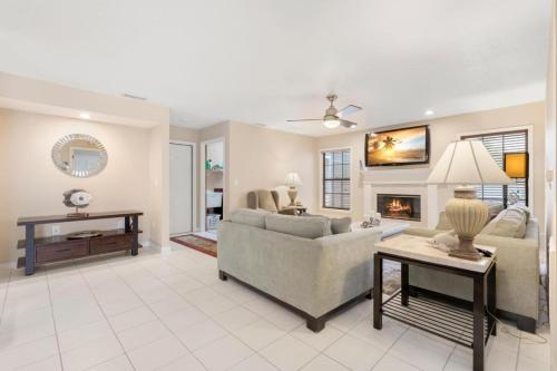 Surfside Beach House - Canal Front Home with Private Pool & Boat Dock in Apollo Beach, USA