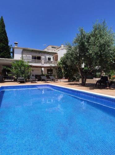 La Mare Bella con piscina, wifi, BBQ a 8 min en coche de la playa gîte à louer Roda de Barà