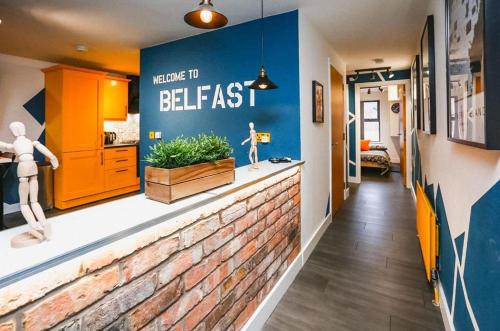 บริการและสิ่งอำนวยความสะดวก, Funky City Apartment - Secure Parking - WiFi - Sleeps 6 - No Parties in บอลลีมาคาร์เรต