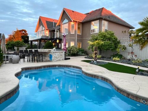 Oceanfront Gated villa in Nanaimo, Canada