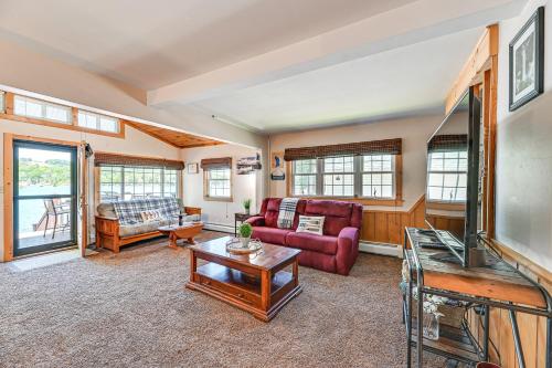 Cottage on Lamoka Lake with Deck, Grill and 3 Kayaks, Hammondsport (zdjęcie 4)