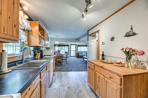 Cottage on Lamoka Lake with Deck, Grill and 3 Kayaks, Hammondsport (zdjęcie 9)