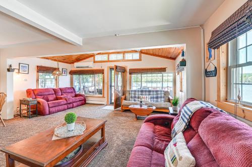 Cottage on Lamoka Lake with Deck, Grill and 3 Kayaks, Hammondsport (zdjęcie 5)