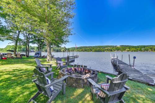 Cottage on Lamoka Lake w/ Deck, Grill & 3 Kayaks