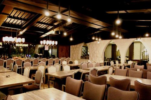 發吉拉城市酒店 (Urban Faqra Hotel) in 科法德比安