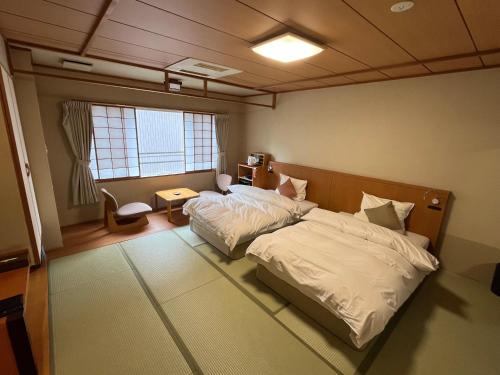 Standard Twin Room with Shared Bathroom