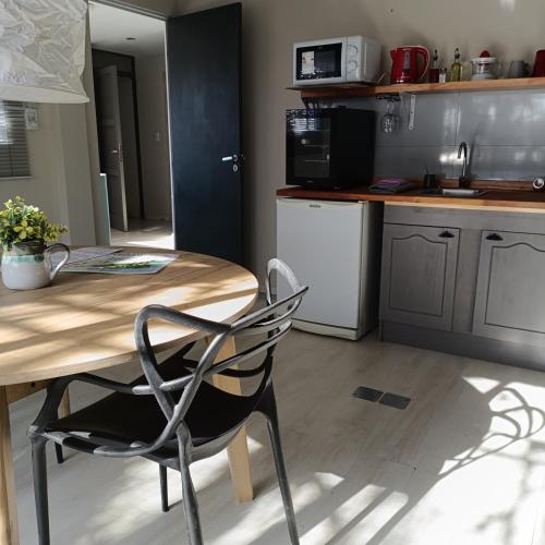 One-Bedroom Apartment image 6