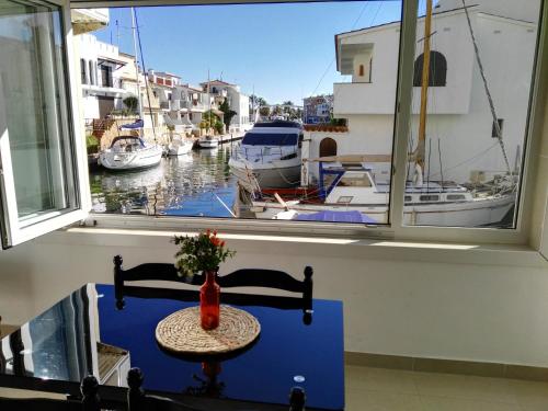 B&B Empuriabrava - Waterside Apartment - Two Bedroom - Bed and Breakfast Empuriabrava