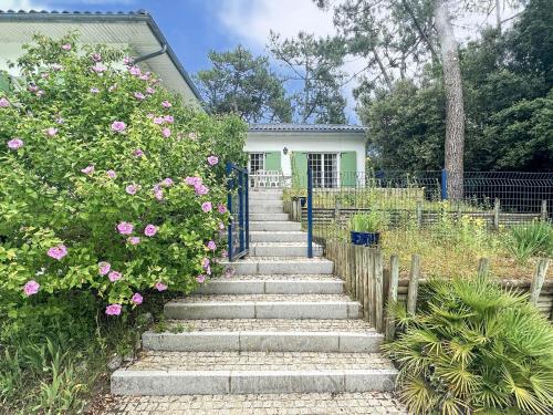 Villa avec Grande Piscine, 6 Chambres, Tennis, Plage Privée - La Palmyre - FR-1-705-83 - Location, gîte - Les Mathes