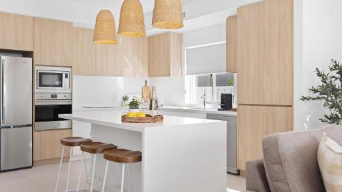 Hideaway 1, 3 Lillian St - stunning water views