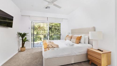 Hideaway 1, 3 Lillian St - stunning water views