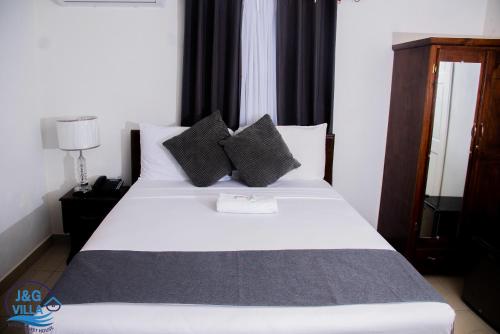 1 queen bed