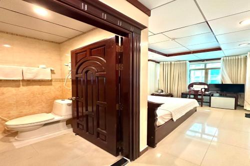 Single Room with Private Bathroom image 1