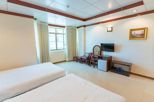 Deluxe Quadruple Room image 2