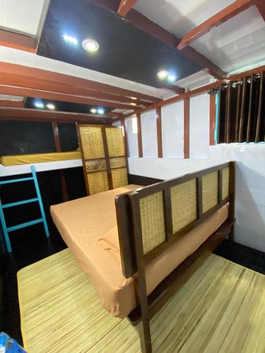 Shankara Orangutan Kelotok Cabin Houseboat in Kumai Hulu