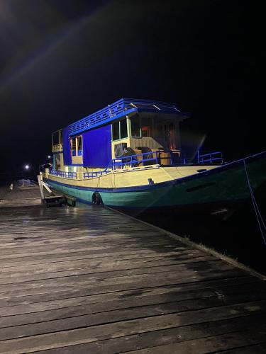 . Shankara Orangutan Kelotok Cabin Houseboat