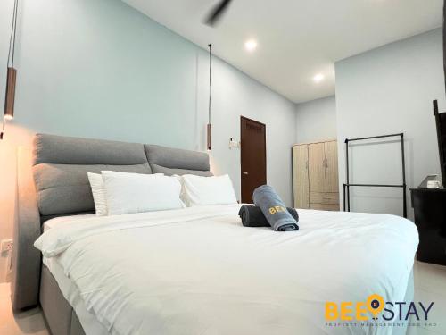 Puchong Two Storey Landed House Lake View 10PAX