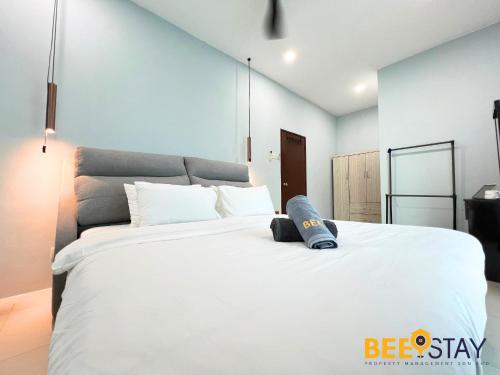 Puchong Two Storey Landed House Lake View 10PAX