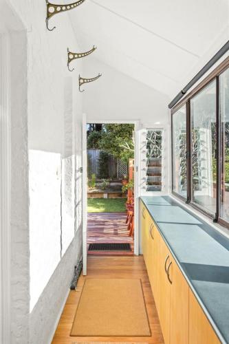 Garden Apartment - Footsteps to Bondi Beach - image 9