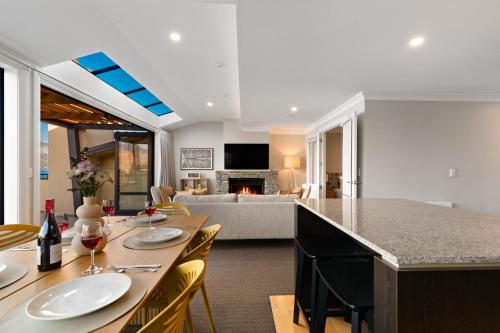 The Beacon 1006 - 4 Bedroom Apartment - image 3