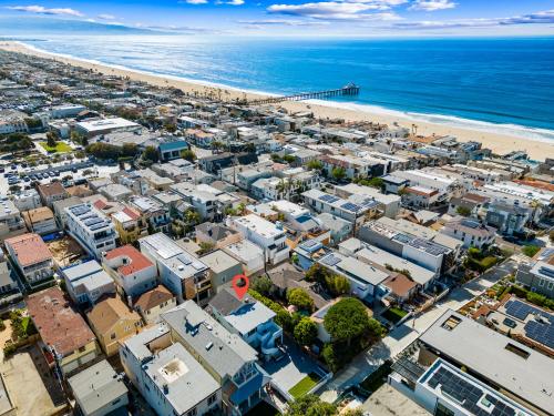 Downtown Manhattan Beach Walk Street - Upper Unit of Duplex in Manhattan Beach, USA