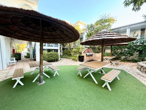 Coastal Beach Retreat Scarborough Pool & Slide!