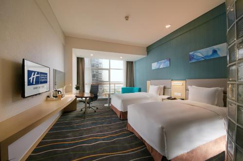 ฮอลิเดย์ อินน์ เอ็กซ์เพรส ลั่วหยาง อี้ชวน บาย IHG (Holiday Inn Express Luoyang Yichuan By IHG) in ลั่วหยาง