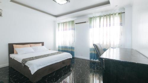 Standard Room image 9