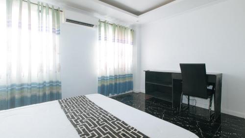 Standard Room image 7