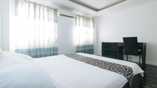 Standard Room image 8