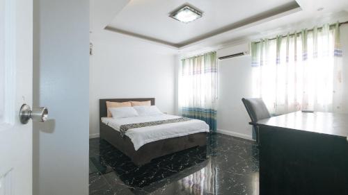 Standard Room image 10