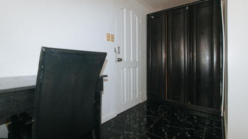 Standard Room image 5