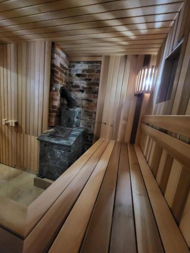 Ramus poilsis miške su kedro pirtimi ir kubilu (Ramus poilsis miske su kedro pirtimi ir kubilu) in 普瓦奇艾