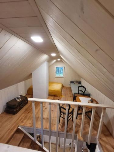 Ramus poilsis miške su kedro pirtimi ir kubilu (Ramus poilsis miske su kedro pirtimi ir kubilu) in 普瓦奇艾