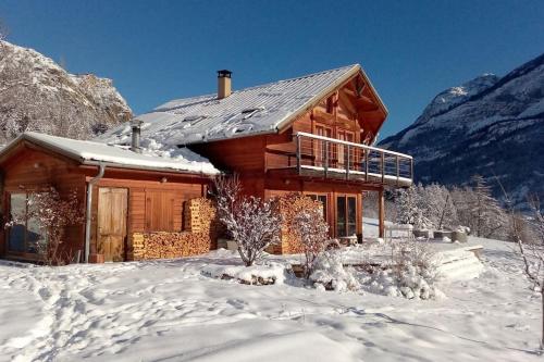 Chalet cadre montagne au pied des Ecrins in Saint-Martin-de-Queyrieres