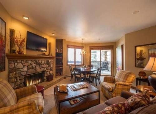 Strawberry Park Luxurious Condos Directly on the Slopes Next to Chairlift condo