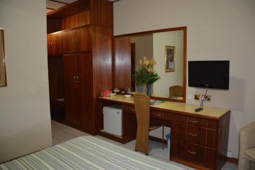 1 queen bed