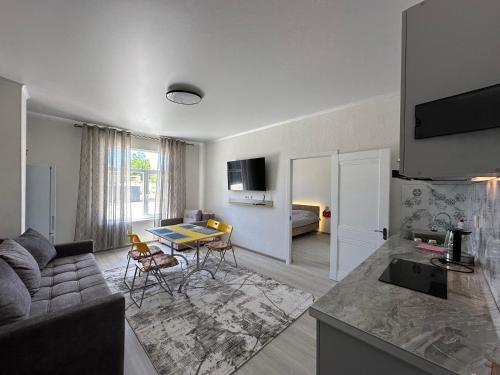 Raduga West 'Coco' Apartment in Kosh-Kel'