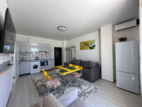 Raduga West 'Coco' Apartment in Kosh-Kel'