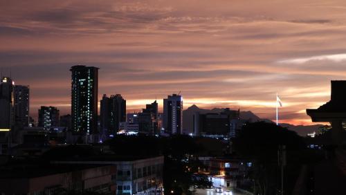 KuchingCity - Snuggle - Sunset City View w Balcony